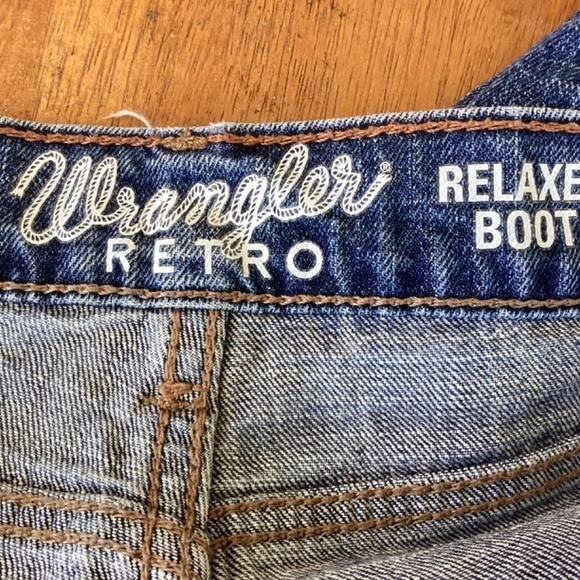 Wrangler Retro Relaxed Bootcut Factory Fading Whiskering Jeans - Picture 10 of 11